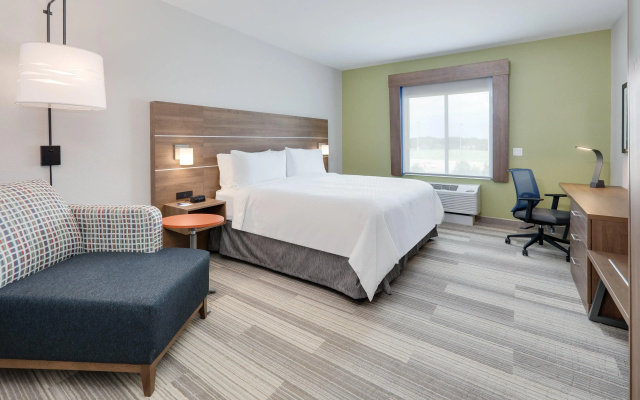 Holiday Inn Express & Suites Plano - The Colony by IHG