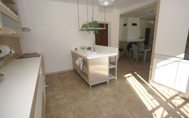 Holiday Home in Le Thor With Private Pool