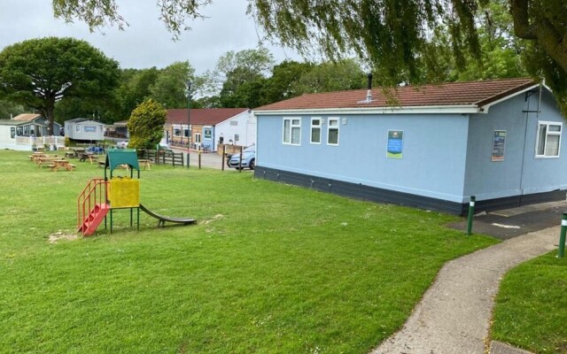 Cozy 2 Bedroom Lodge in Sandown, Isle of Wight