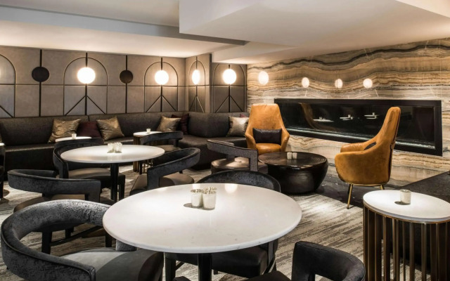 LondonHouse Chicago, Curio Collection by Hilton