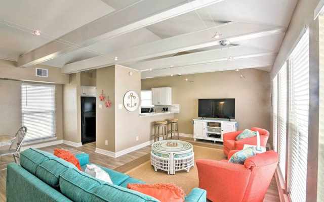 Beachfront Galveston Oasis: Balconies, Ocean View!