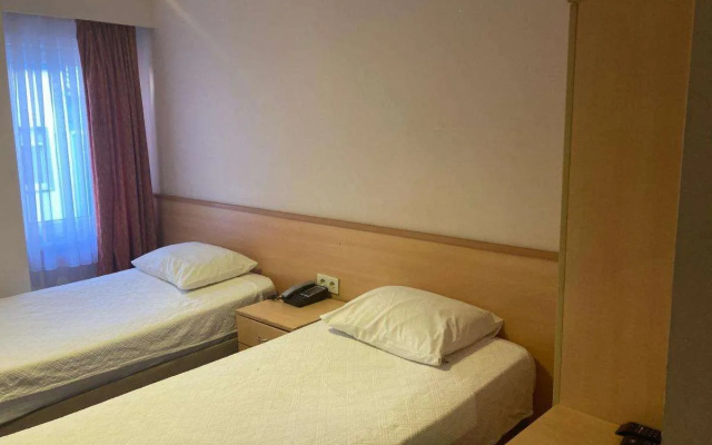 Hotel Ay