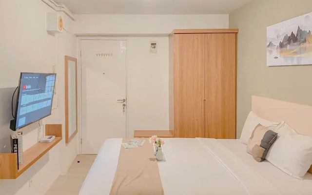 New And Modern Look Studio Room At Apartment Bassura City