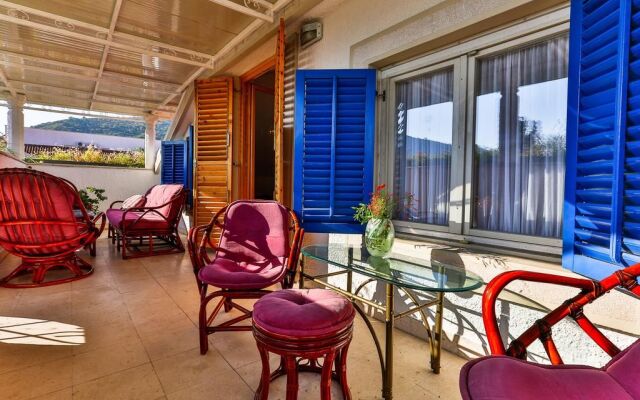 Villa Velzon Guesthouse