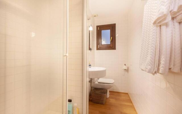 Beautiful Apartment in Abat Street by Batuecas