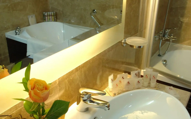 Regency Palace Hotel