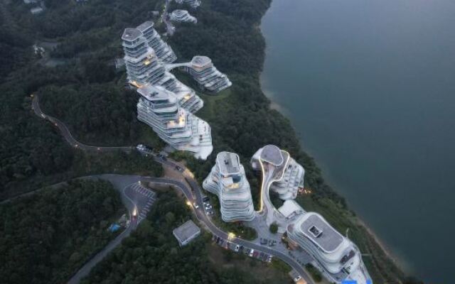 Zaishui Yifang Holiday Hotel