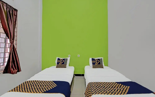 SPOT ON 92255 Lucky Guesthouse