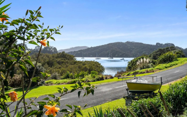 Ota Point Paradise - Whangaroa Holiday Home