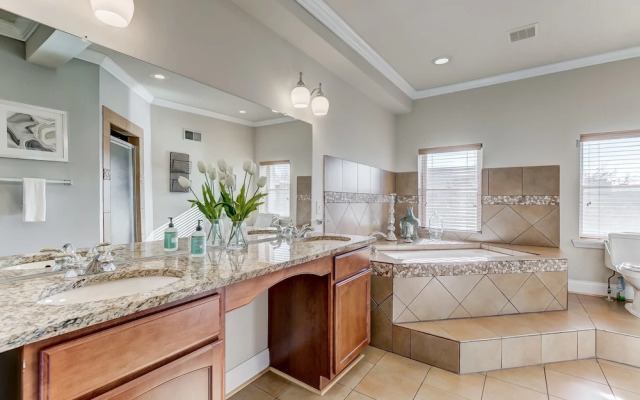 Upscale Home W/rooftopdeck&parking Near Stadiums