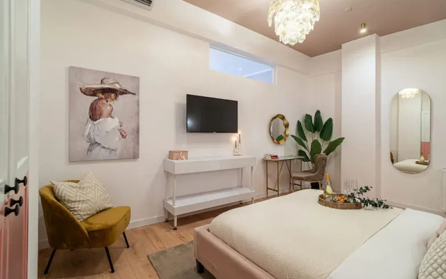 Stunning 2BR With Balcony on Piata Universitatii