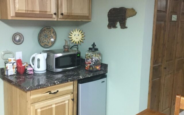 Two Bears Inn Bed & Breakfast