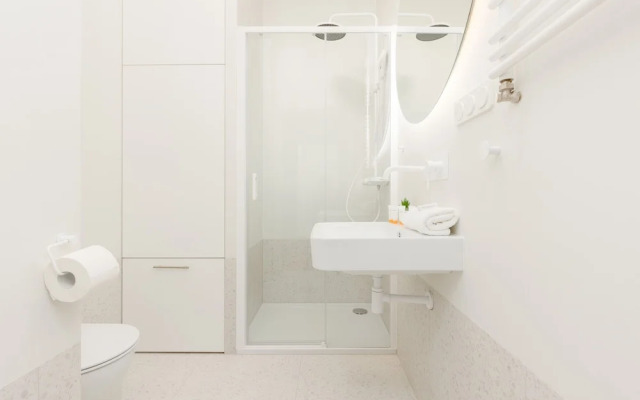 Bright Two Bedroom Apartment by Renters