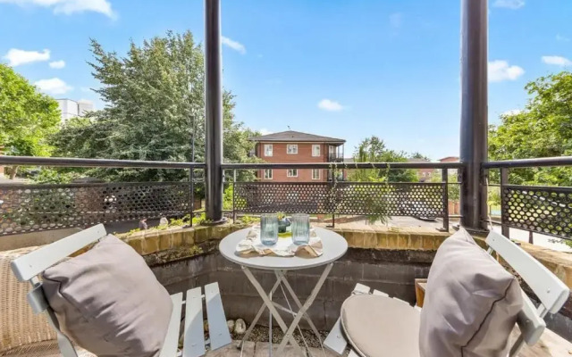 Cosy London Apartment Near Canary Wharf