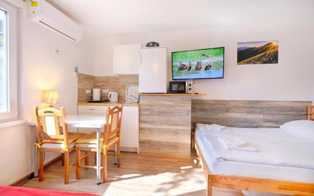 New Studio with AirCon & FREE Parking