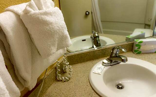 Schooner II Beach and Racquet Club