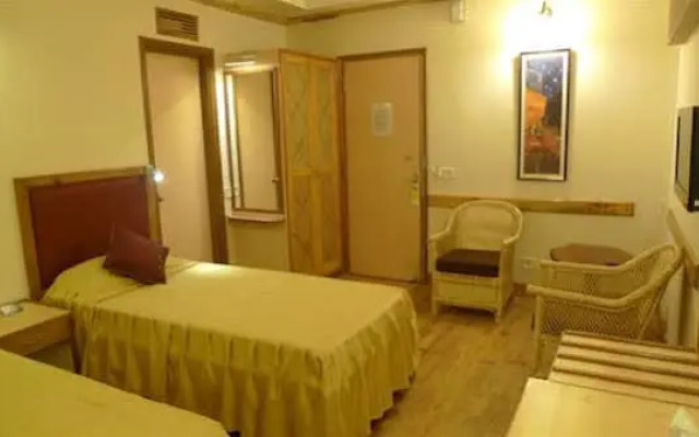 The Eee Cee Hotel