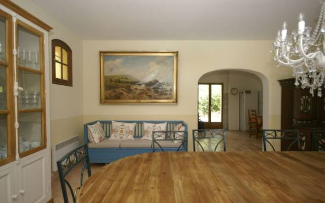 Spacious Villa With Private Pool in the Heart of Provence!