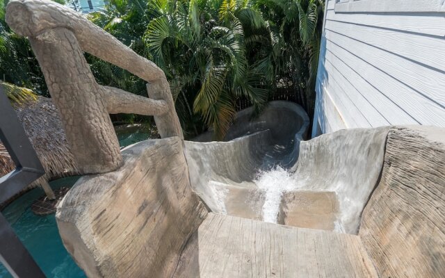 South Seas Apartment 6