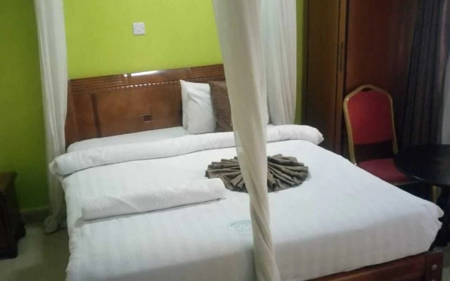 Royal Palm Hotel And Suites
