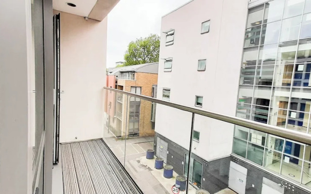Two Bed Serviced Apt in Old Street