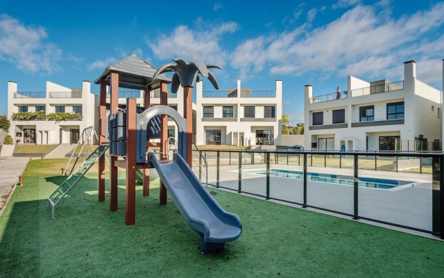 Condominium w/ Pool 500m From Ibiraquera Lagoon - VRS