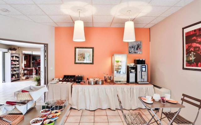 Logis Hôtel La Bastide de Grignan & Restaurant La Chênaie