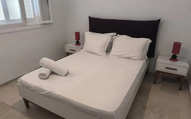 Stylish villa avec parking et piscine
