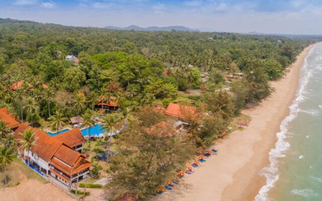 Coral Hotel Bangsaphan