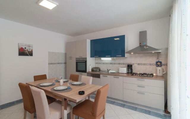 Awesome Home in Kastel Stari With Wifi and 3 Bedrooms