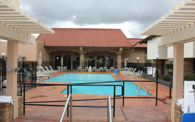 Ramada by Wyndham Fresno North