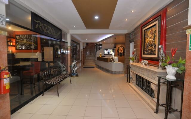 Rizzo Plaza Hotel