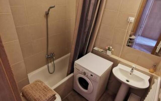 Gozsdu Apartment