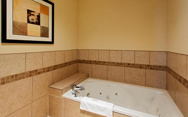 Holiday Inn Express Hotel & Suites Cleburne, an IHG Hotel