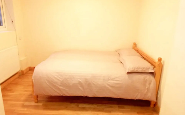 SS Property Hub - Family Apartment Kensington
