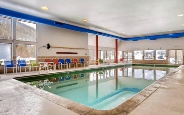 3 Bedroom Mountain Condo in Lakeside Village Near Keystone Lake with Complimentary Shuttle Service