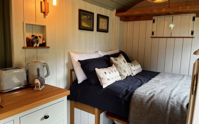 The Crooked Gate - Luxury Romantic Getaway