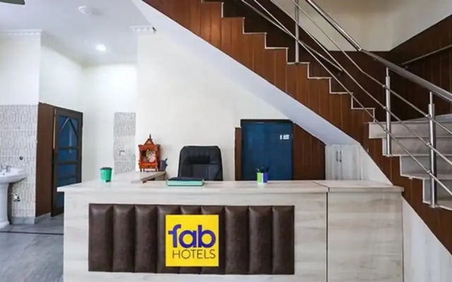 Fabhotel White Retreat Inn