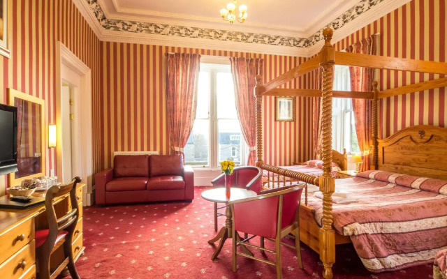 Cumberland Hotel