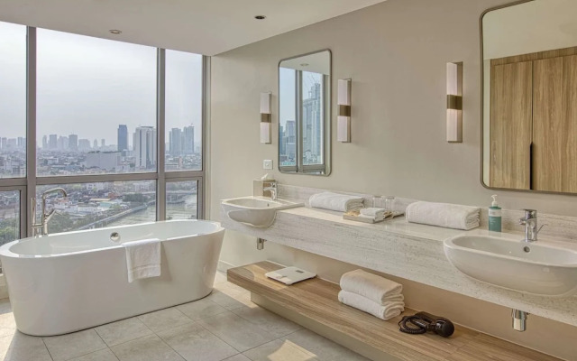 Lower Penthouse Unit in Acqua Residences