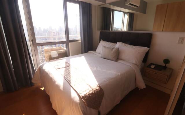 Oasis Regency @ Acqua Livingstone near Rockwell