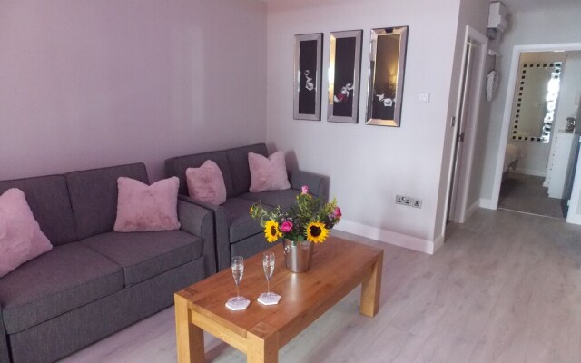 Eden Suite Sasco Apartments