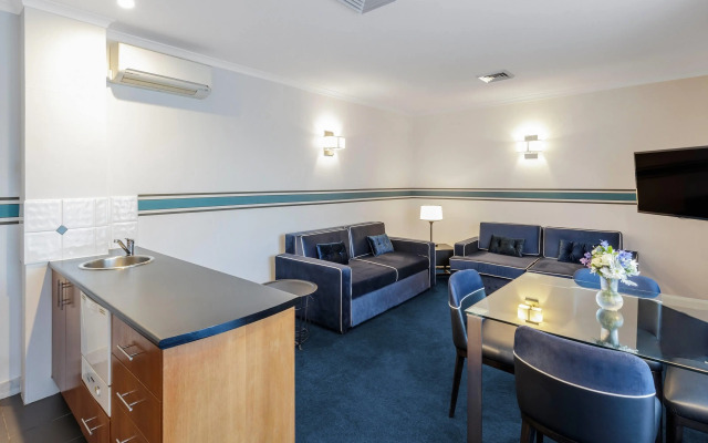Ramada by Wyndham Diplomat Canberra