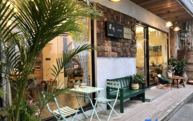Yuehu Lakeview Guesthouse