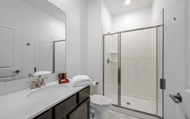 Stunning Themed Home Private Pool Ideal Location