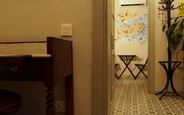 Tilas House No8 - Hostel