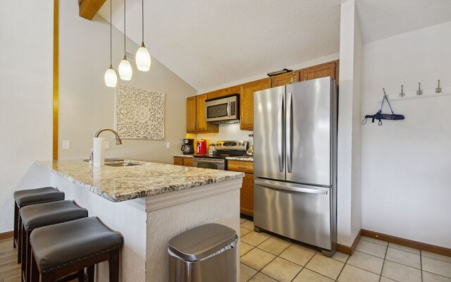 Lake Ozark Vacation Rental w/ Pool Access