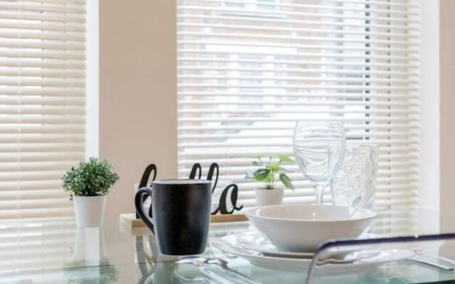 Homely Spaces Apt A, Large Studio W/king, 2guests