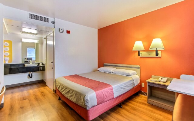 Motel 6-Salinas, CA - South - Monterey Area