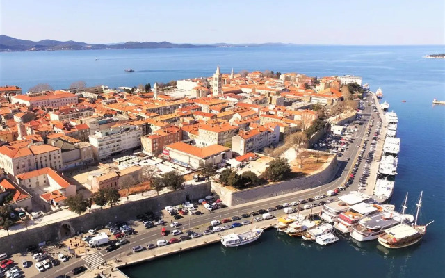 Rhythm Floating Hostel - Zadar